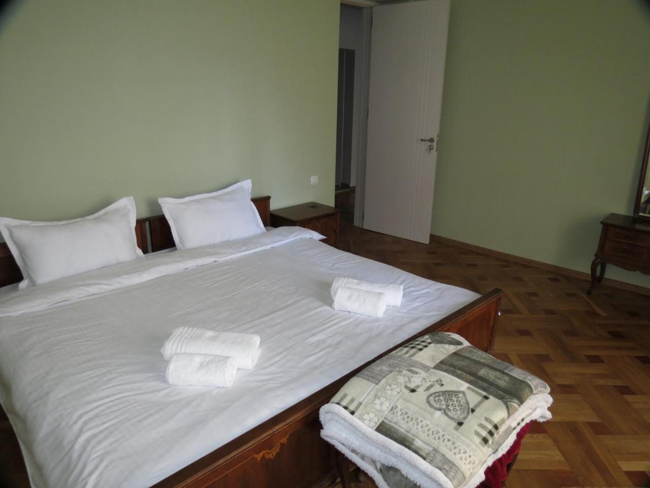 Three Rooms Apartment 第比利斯 外观 照片