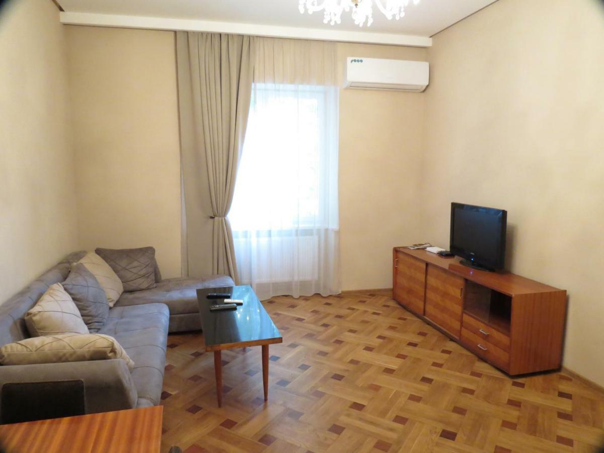 Three Rooms Apartment 第比利斯 外观 照片